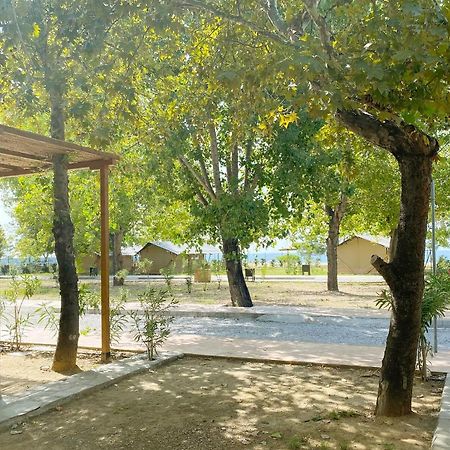 Mareleon Camping Ofrinion Ngoại thất bức ảnh