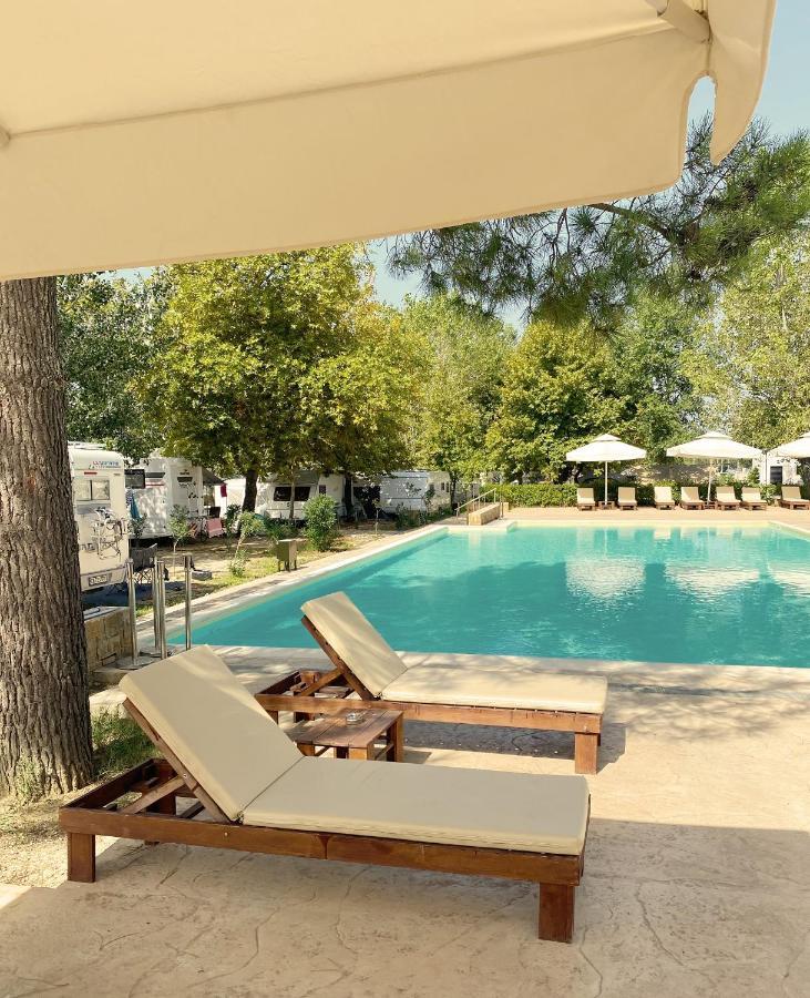Mareleon Camping Ofrinion Ngoại thất bức ảnh